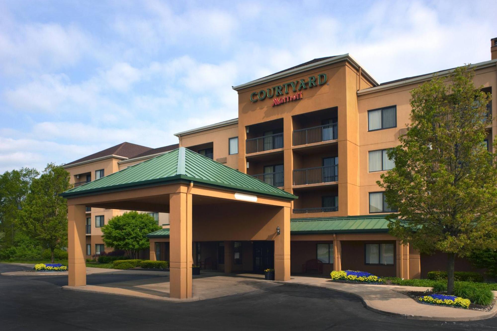 Courtyard Cleveland Airport South Hotel Middleburg Heights Exterior photo